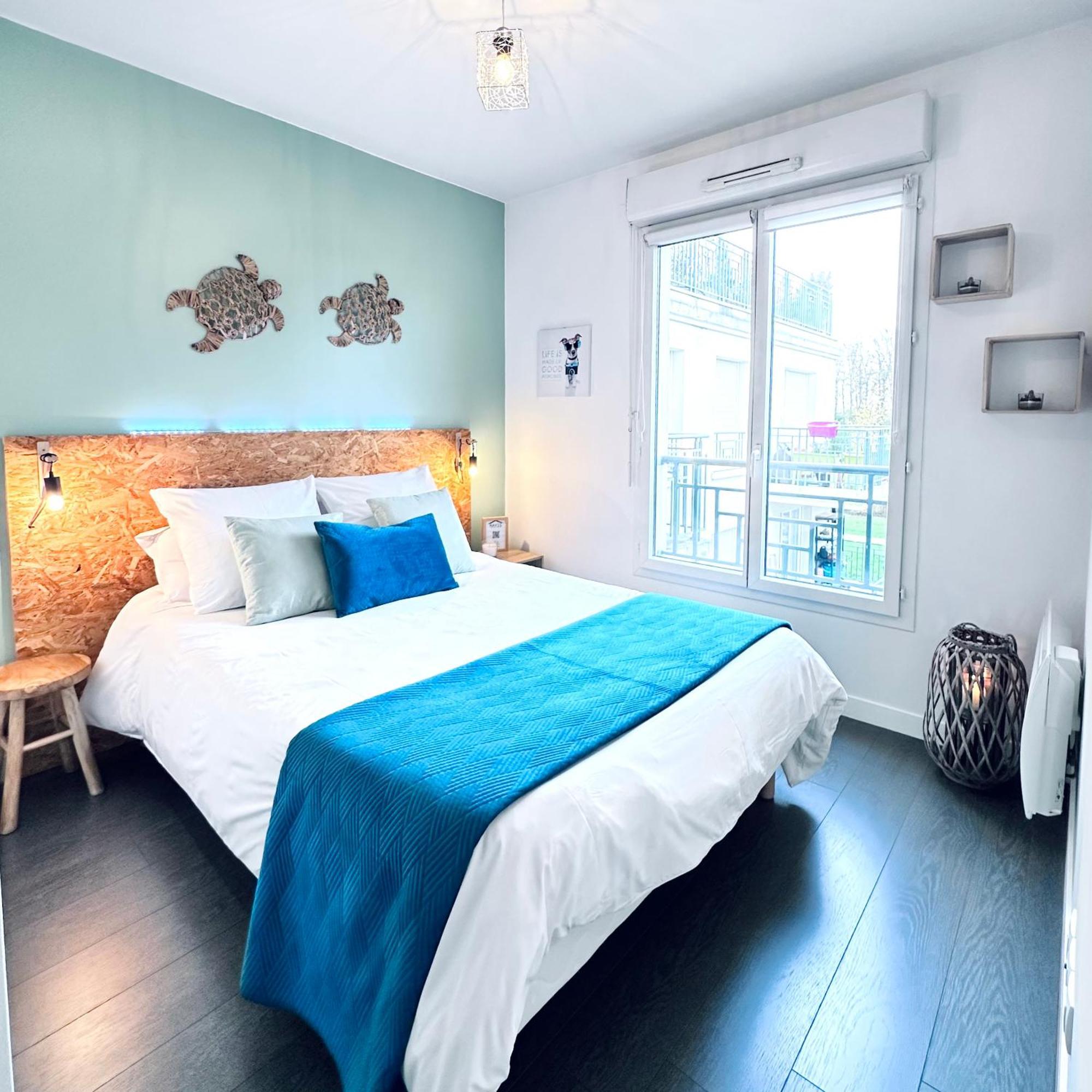 Apartment Sweet In Front Of Disneyland's Castel Montevrain