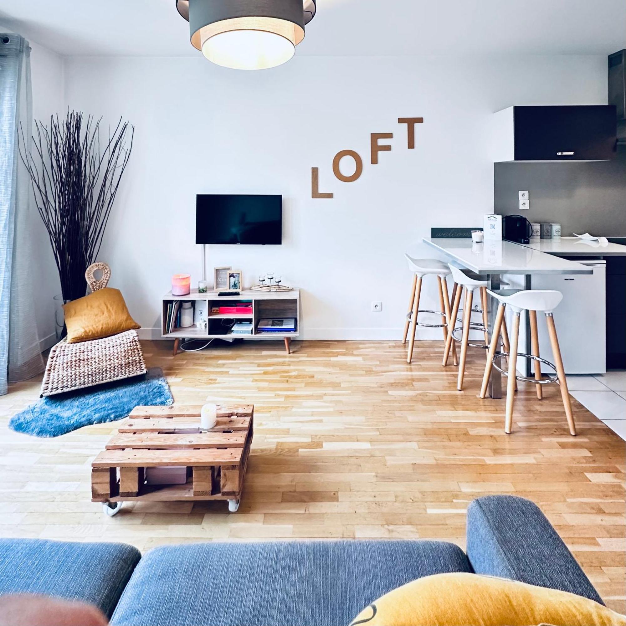 Apartment Sweet In Front Of Disneyland's Castel *